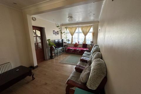 4 bedroom terraced house for sale, Wentworth Road, Southall UB2