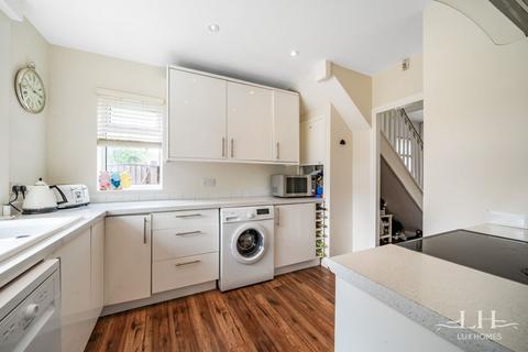 10 Bouchier Walk, Rainham, RM13 7HL