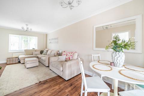 10 Bouchier Walk, Rainham, RM13 7HL