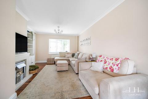 10 Bouchier Walk, Rainham, RM13 7HL