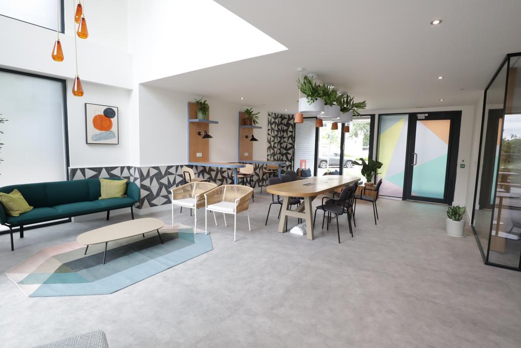 Apartment in Cambridge, Cambridgeshire - View 3