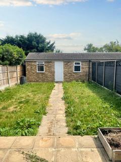 1 bedroom in a house share to rent, Trelawney Road, Ilford IG6