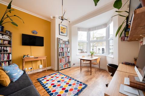 2 bedroom ground floor flat for sale, Fairlop Road, Leytonstone, London, E11 1BW