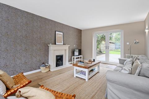 4 bedroom detached house to rent, Dartnell Avenue, West Byfleet, Surrey, KT14