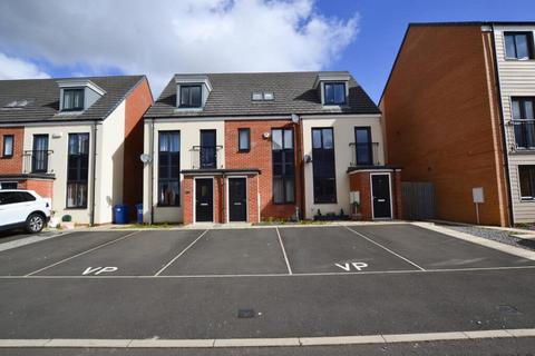 3 bedroom townhouse for sale, 3 Bedroom Terraced House for Sale on Elmwood Park Gardens, Newcastle Great Park