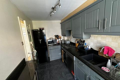 3 bedroom semi-detached house to rent, Paslew Court, East Morton