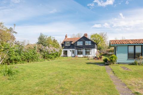 3 bedroom detached house for sale, Farnham Road, Snape