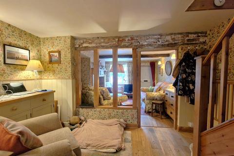 2 bedroom cottage for sale, High Street, Loddon