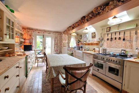 2 bedroom cottage for sale, High Street, Loddon