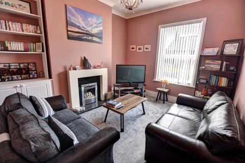 2 bedroom apartment for sale, Sea Road, Fulwell