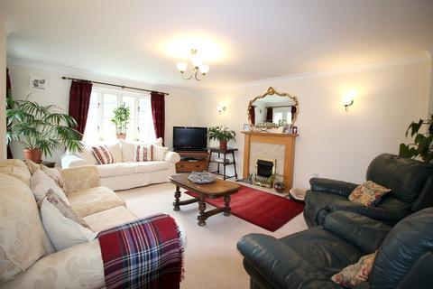 4 bedroom link detached house to rent, Kineton