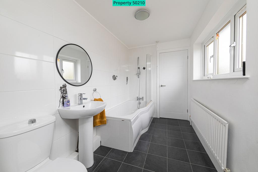 Jack &amp; Jill Ensuite