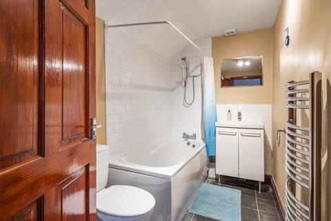 Flat 2, 18 - 20 High Street, Carshalton, SM5 3AG