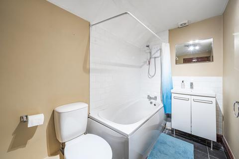 Flat 2, 18 - 20 High Street, Carshalton, SM5 3AG
