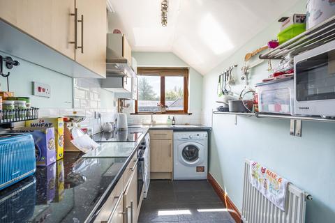 Flat 2, 18 - 20 High Street, Carshalton, SM5 3AG