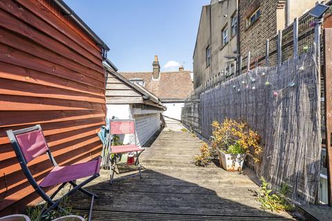 Flat 2, 18 - 20 High Street, Carshalton, SM5 3AG