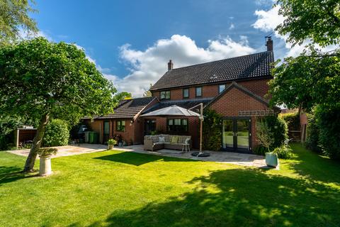 4 bedroom link detached house for sale, Strumpshaw, Norwich