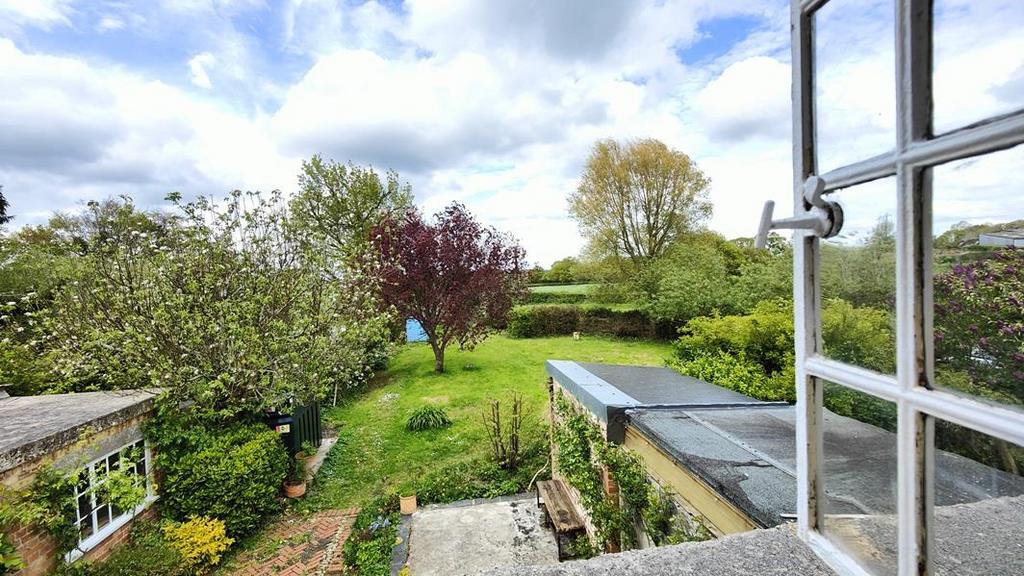 Round Chimneys, Glanvilles Wootton... 4 bed terraced house £445,000
