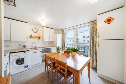 3 bedroom apartment to rent, Elmfield Way, London