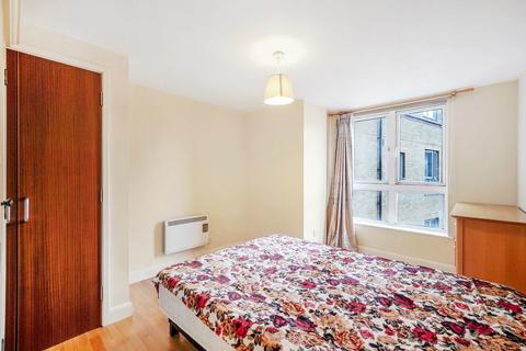 3 bedroom apartment to rent, Elmfield Way, London