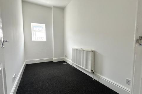 2 bedroom flat to rent, Knutsford Road, Moreton