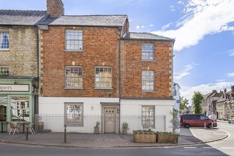 6 bedroom townhouse for sale, Oxford Street, Woodstock OX20