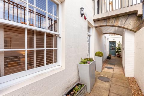 27b Inverleith Row, Edinburgh, EH3 5QH