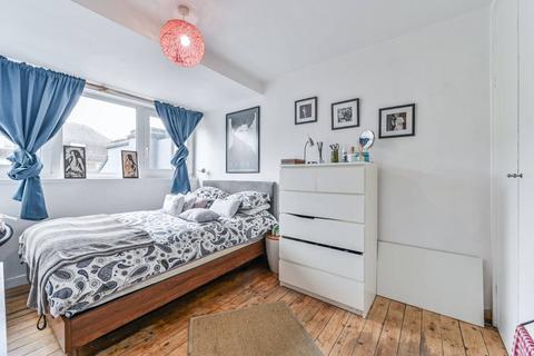 3 bedroom maisonette for sale, Culvert Road, Battersea, London, SW11