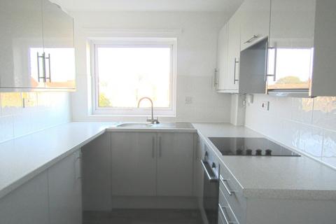 2 bedroom flat to rent, Queens House, Frinton On Sea CO13