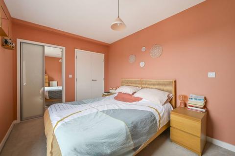 3 bedroom flat for sale, Westferry Road, Canary Wharf, LONDON, E14