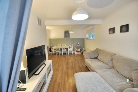 2 bedroom ground floor flat for sale, Flat 2 Westwood Lodge, 124 Rayleigh Road