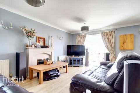 4 bedroom detached house for sale, Mayflower Close, Aylesbury