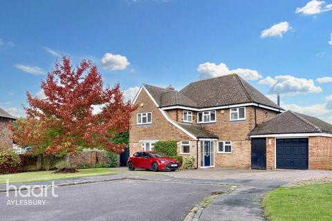 4 bedroom detached house for sale, Mayflower Close, Aylesbury