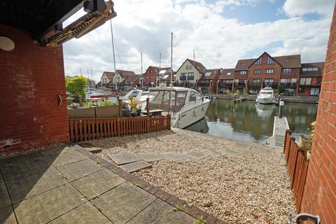 3 bedroom terraced house for sale, Newlyn Way, Portsmouth PO6