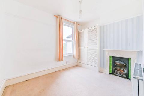 2 bedroom flat to rent, St James Road, Sutton, SM1
