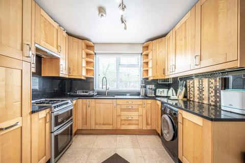 2 bedroom flat to rent, The Grange, East Finchley, London, N2