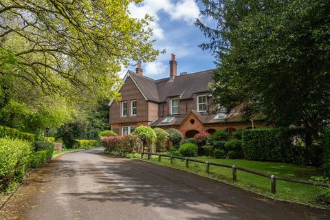 2 bedroom ground floor flat for sale, Rokefield House, Westcott