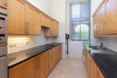 2 bedroom ground floor flat for sale, Rokefield House, Westcott