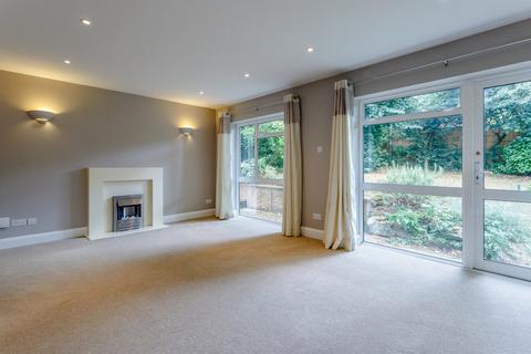 4 bedroom detached house to rent, South Cottage Gardens, Herts WD3