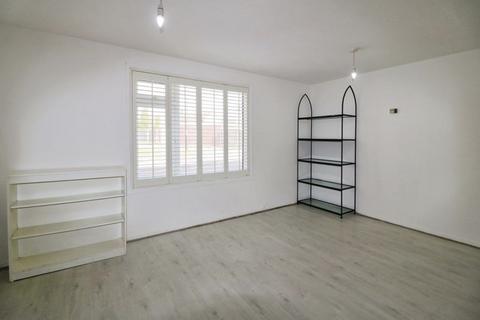 1 bedroom flat for sale, Wexham - Off Uxbridge Road - Available NOW