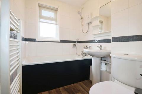 1 bedroom flat for sale, Wexham - Off Uxbridge Road - NO CHAIN