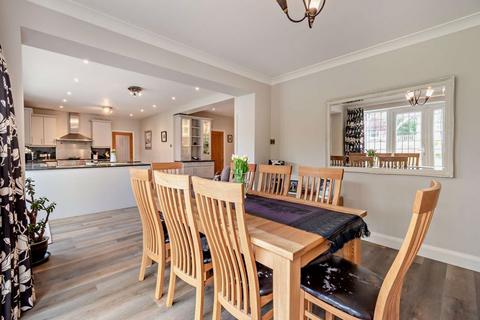 38 Oak Hill, Epsom, KT18 7BT