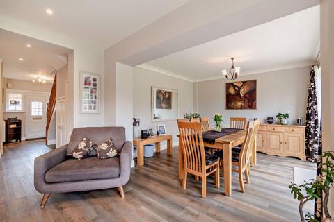 38 Oak Hill, Epsom, KT18 7BT