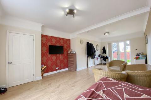4 bedroom semi-detached house for sale, Braden Road, Wolverhampton
