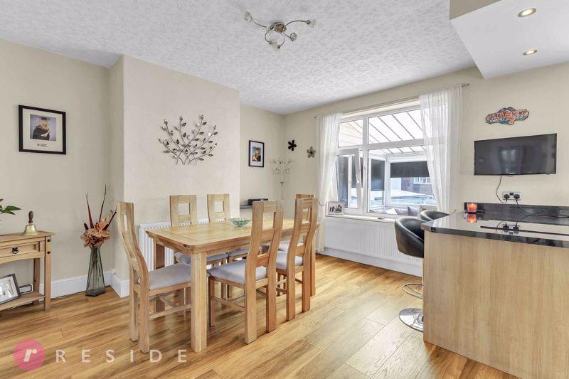 Dining Room /...