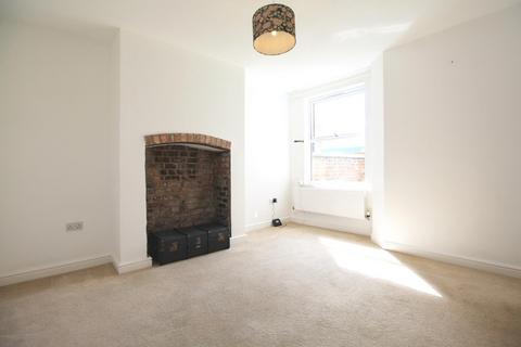 2 bedroom terraced house to rent, West Street, Chester CH2