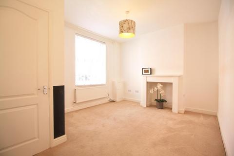 2 bedroom terraced house to rent, West Street, Chester CH2