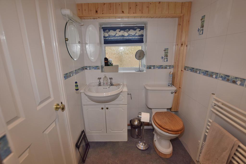 Downstairs bathroom alt