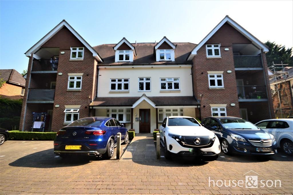 Front Picture of 31 Queens Park Ave