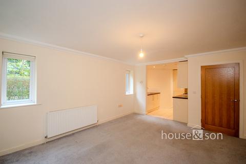 3 bedroom apartment to rent, Queens Park Avenue